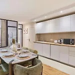 Charming Flat In The Heart Of Paříž