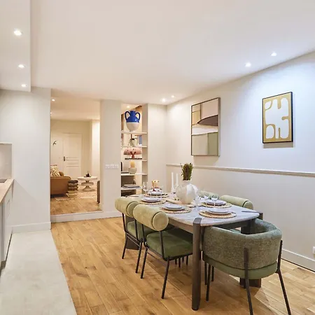 Charming Flat In The Heart Of * Paris