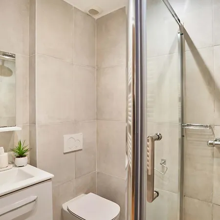 Charming Flat In The Heart Of *