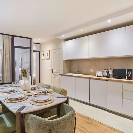 Charming Flat In The Heart Of Paris