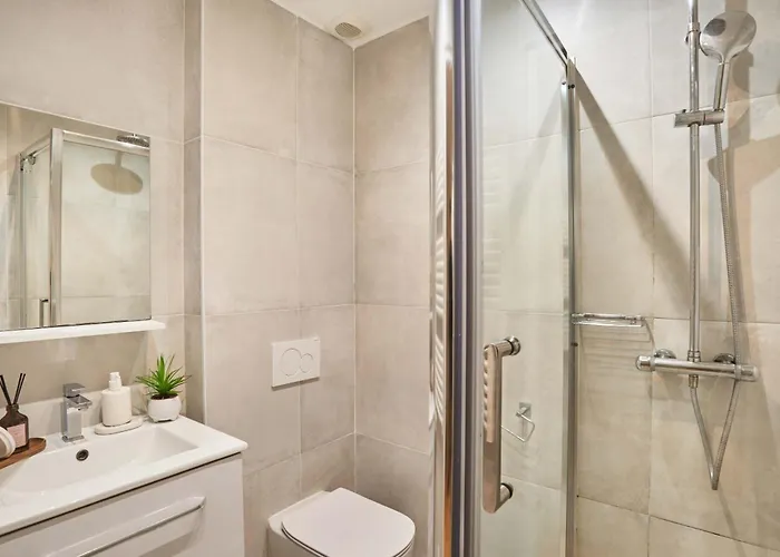 Charming Flat In The Heart Of *